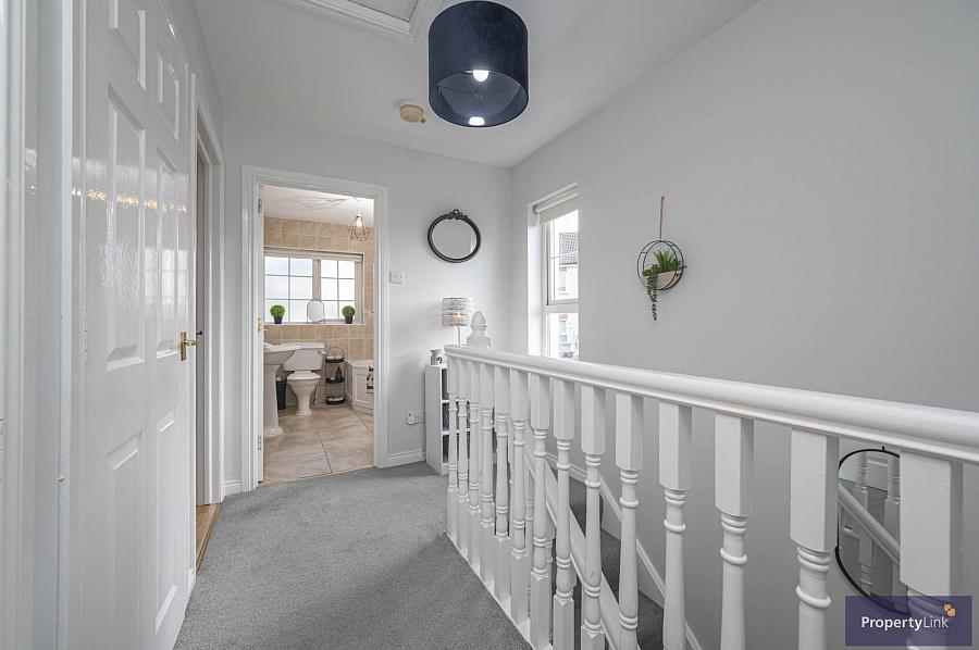 4 Greenfield Close