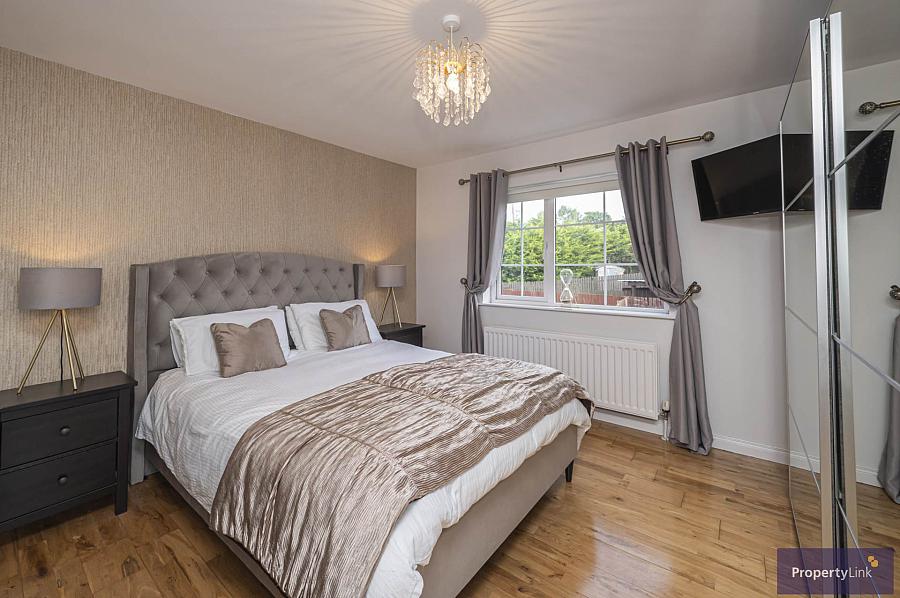 4 Greenfield Close