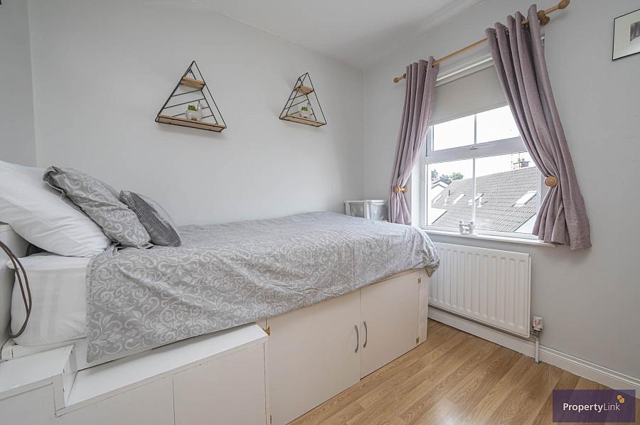 4 Greenfield Close