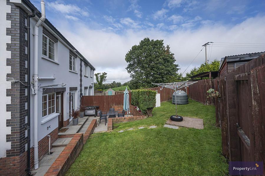 4 Greenfield Close