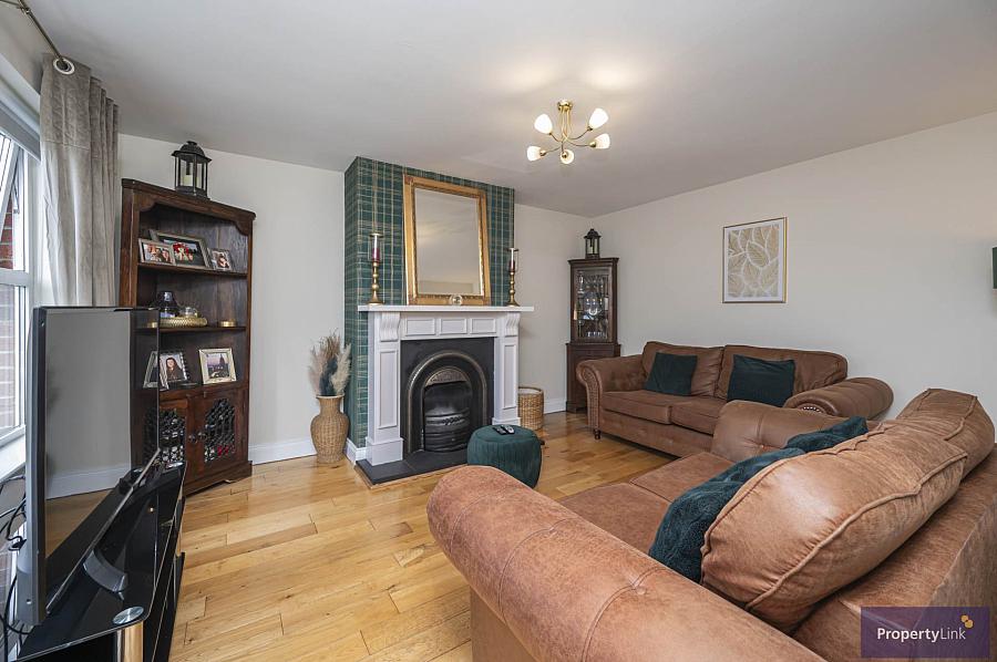 4 Greenfield Close