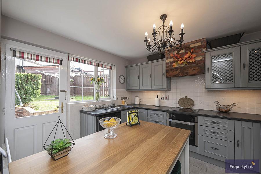 4 Greenfield Close
