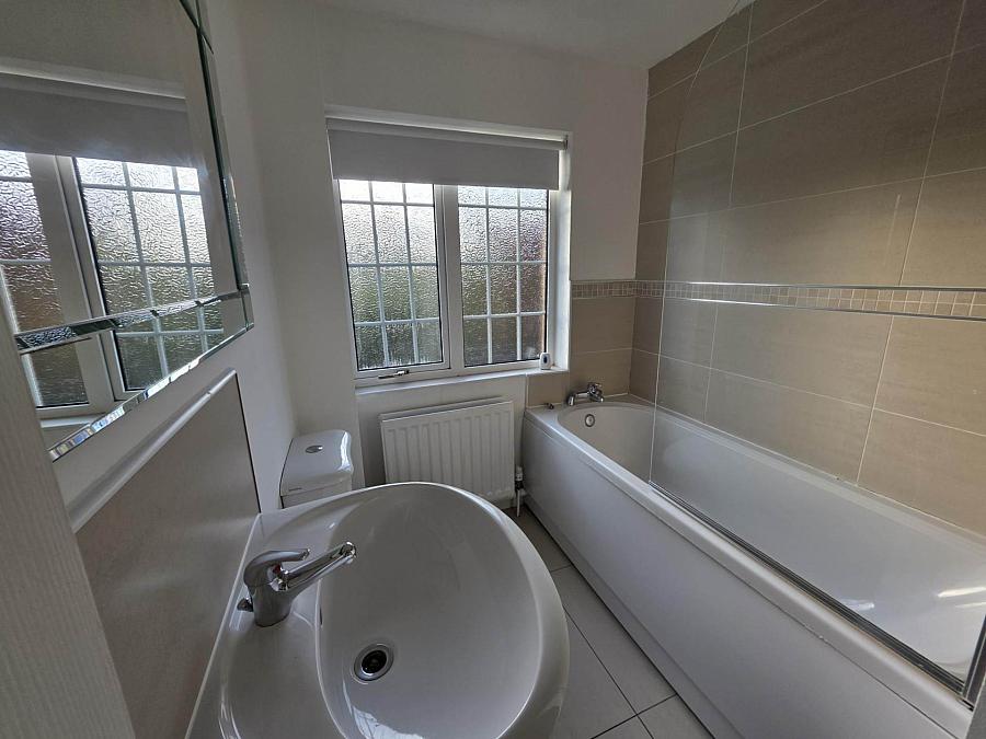 10 Woodford Park
