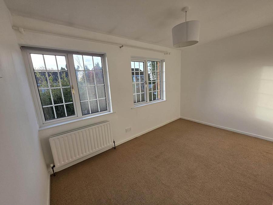10 Woodford Park