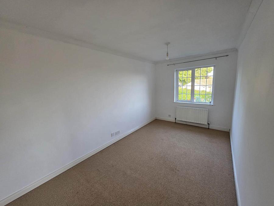 10 Woodford Park