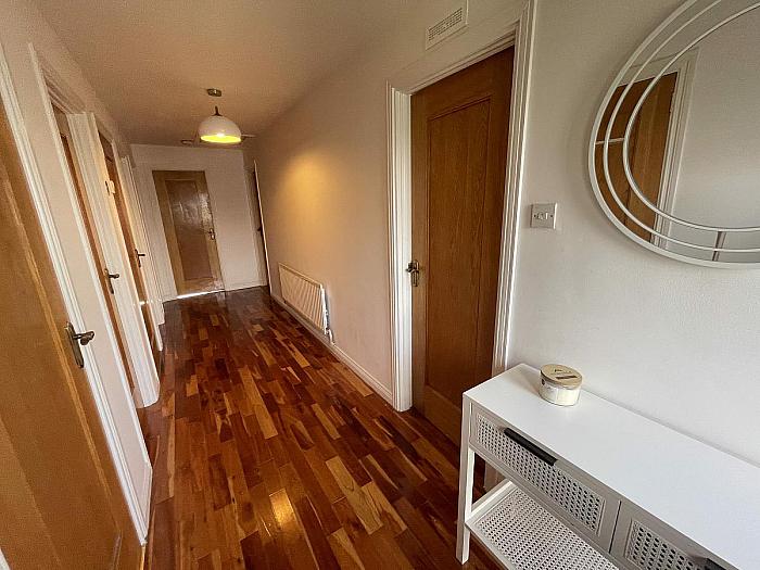 39 Annesborough Park