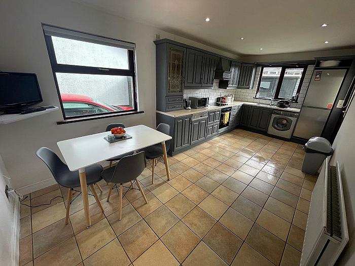 39 Annesborough Park