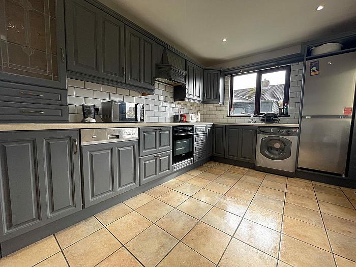 39 Annesborough Park