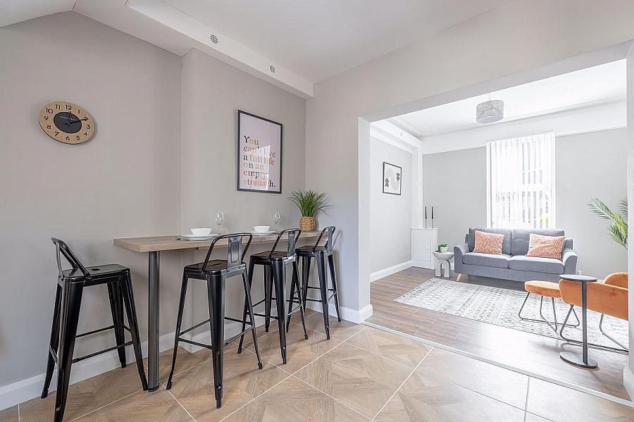 Room 1, 24 Windsor Avenue
