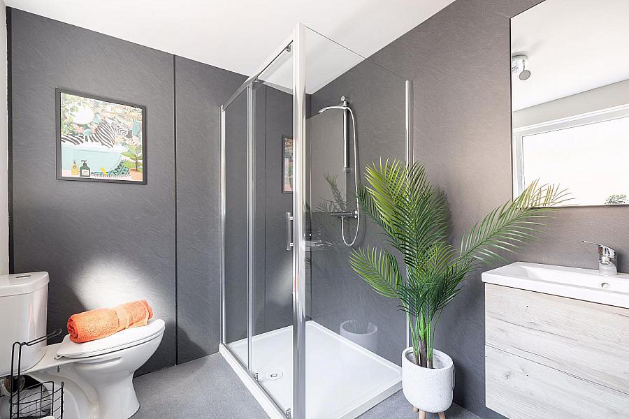 Room 1, 24 Windsor Avenue