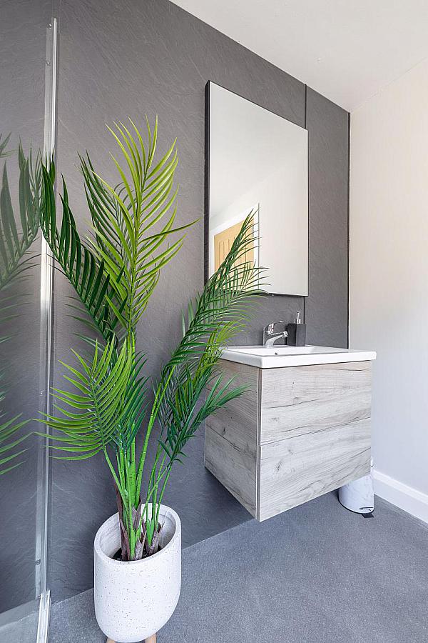 Room 1, 24 Windsor Avenue