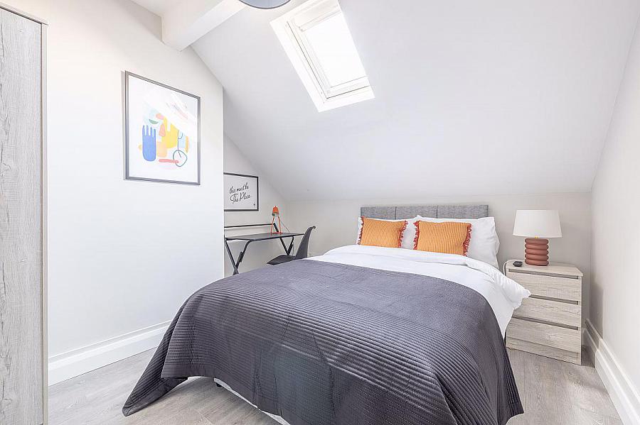 Room 3, 24 Windsor Avenue