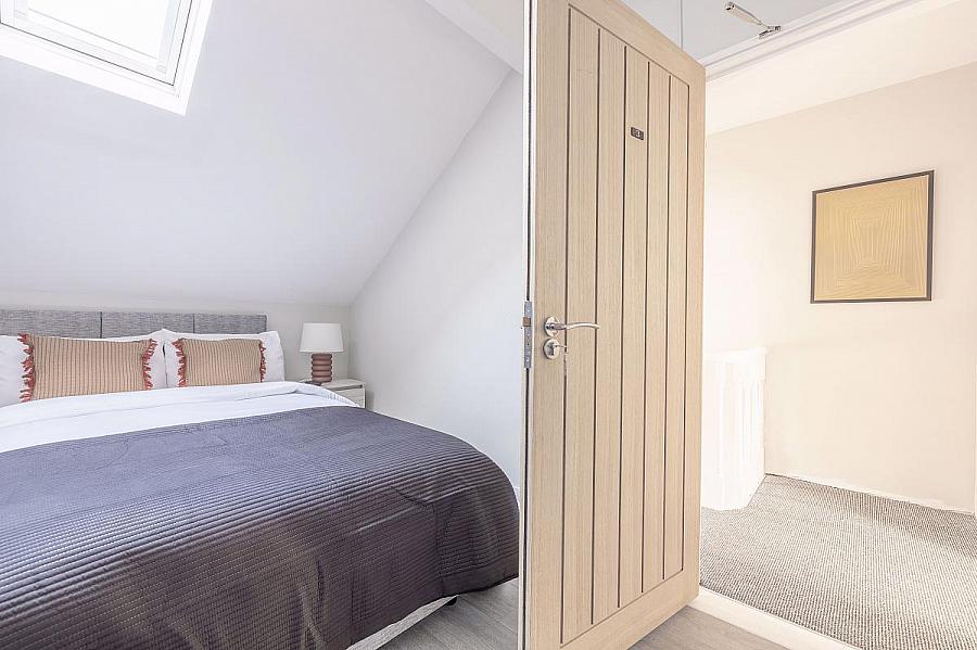 Room 3, 24 Windsor Avenue