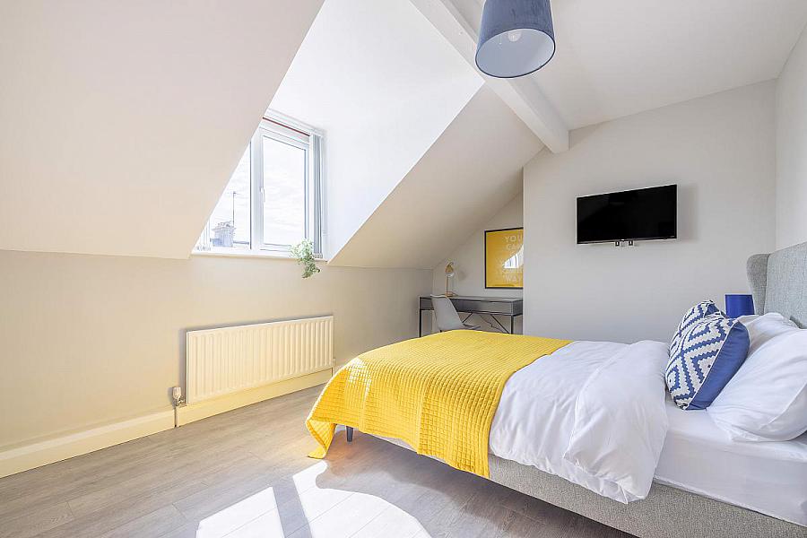 Room 4, 24 Windsor Avenue