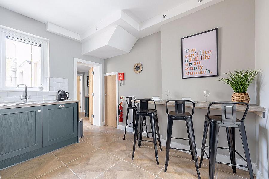 Room 4, 24 Windsor Avenue