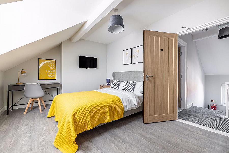Room 4, 24 Windsor Avenue