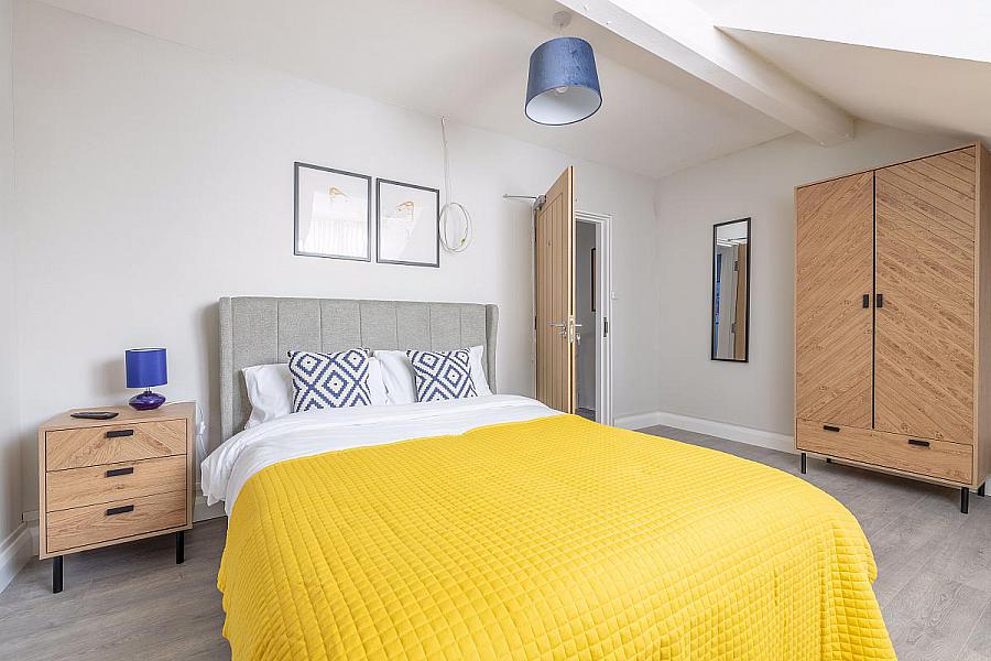 Room 4, 24 Windsor Avenue