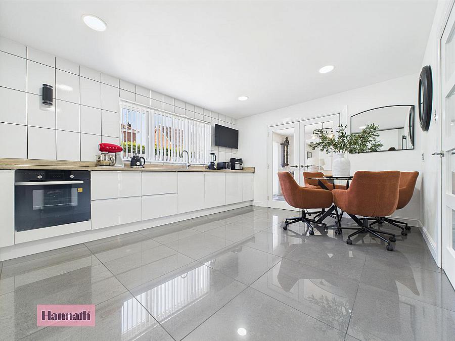 11 Selshion Manor