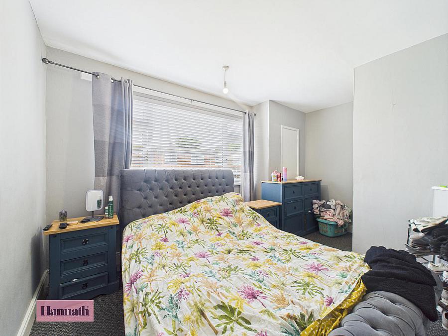 24 Woodside Green