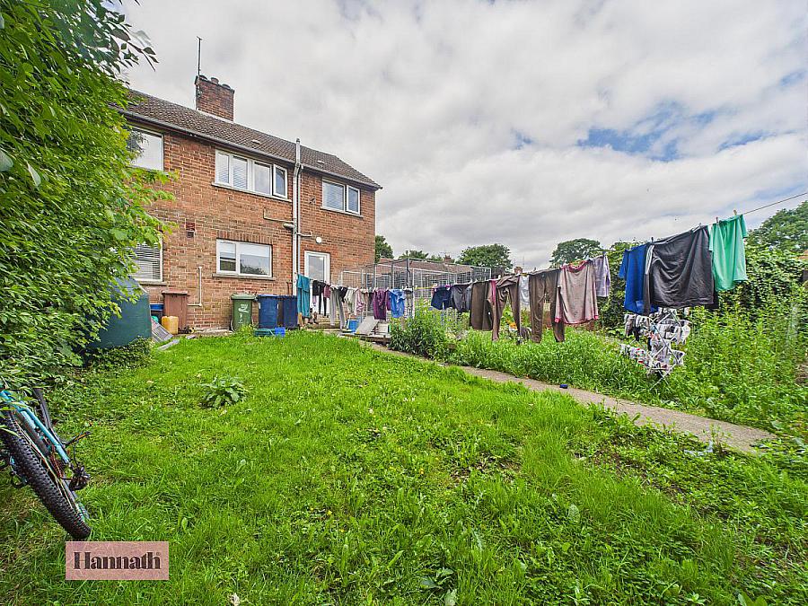 24 Woodside Green