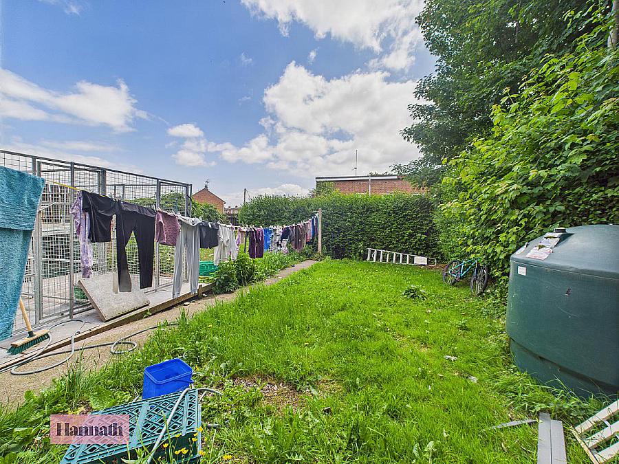 24 Woodside Green