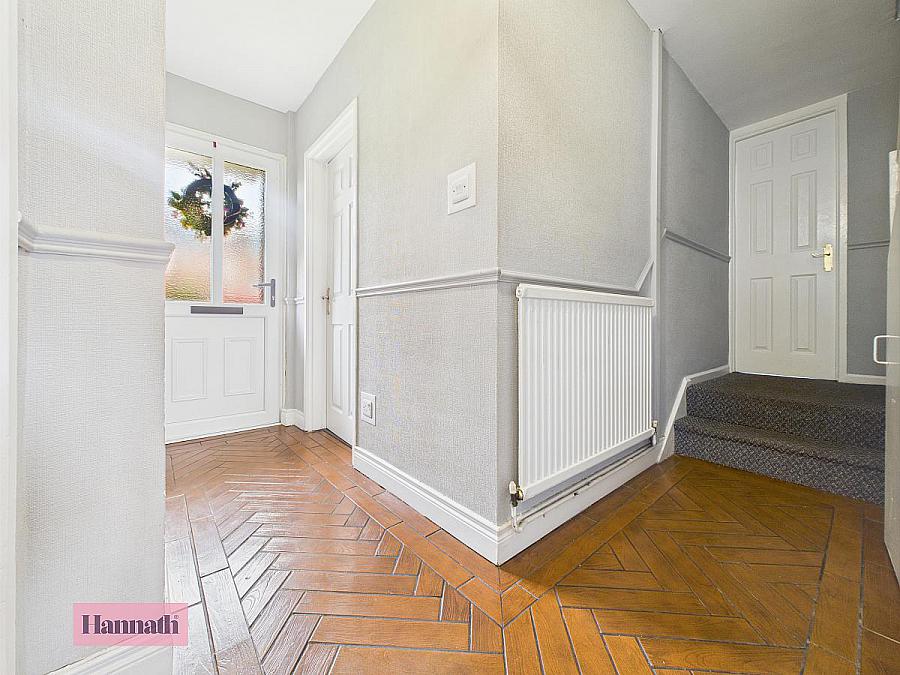 24 Woodside Green
