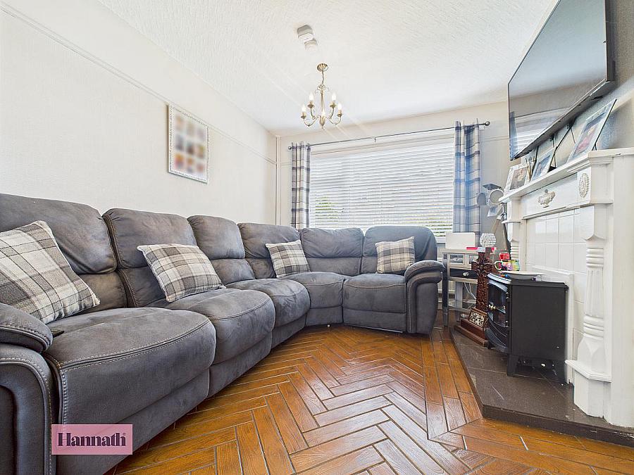 24 Woodside Green