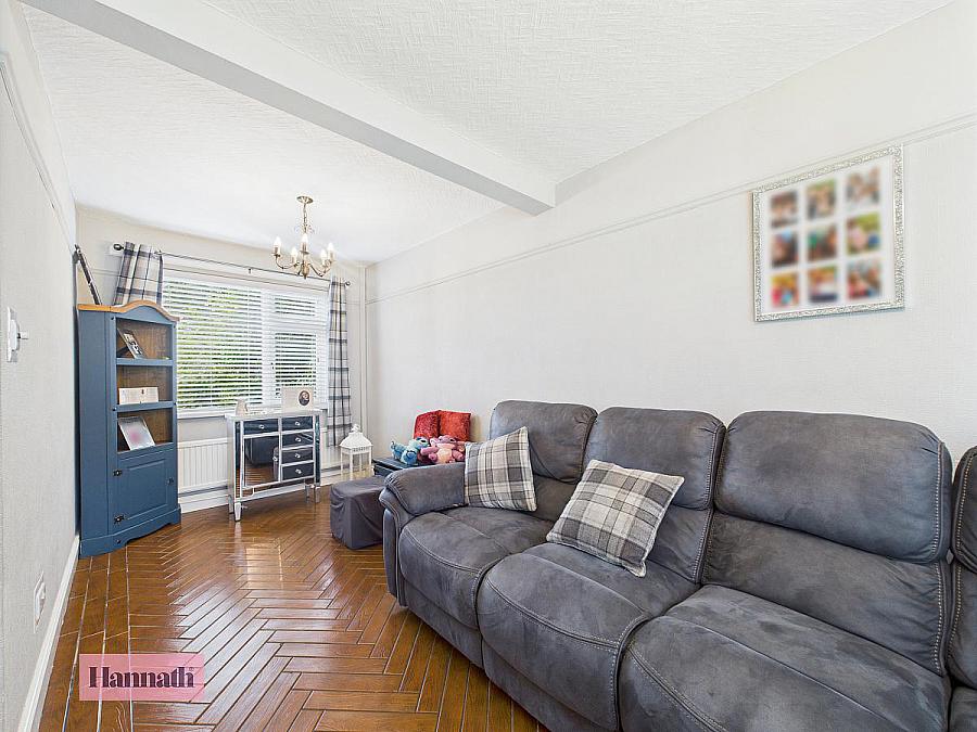 24 Woodside Green