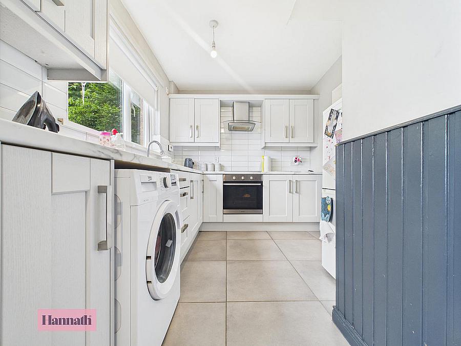 24 Woodside Green
