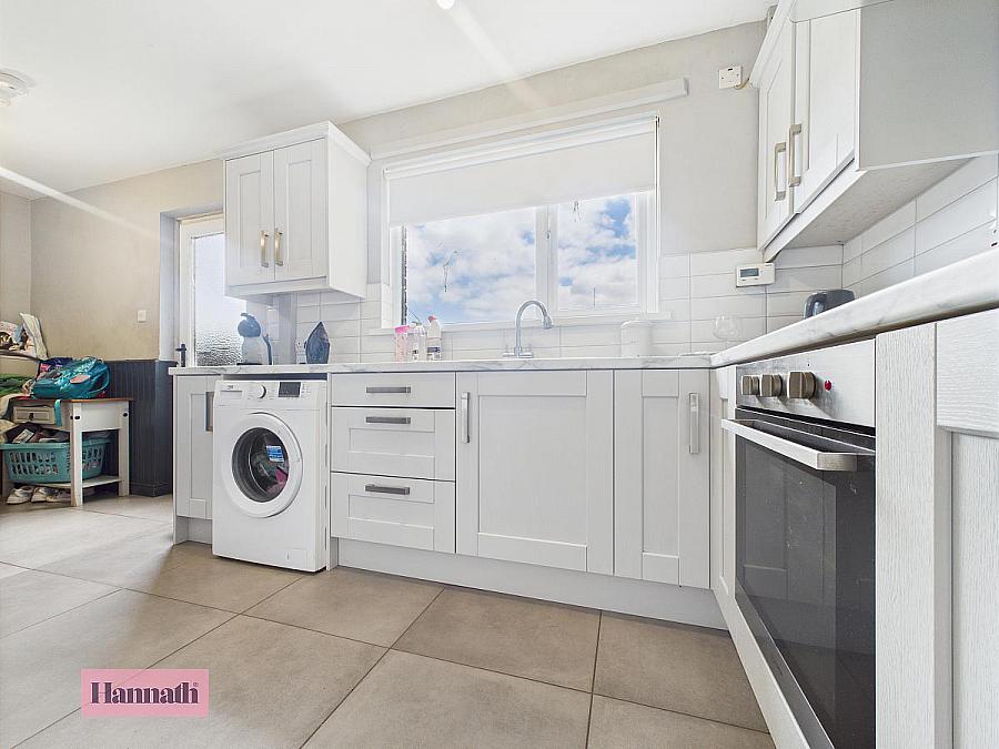 24 Woodside Green