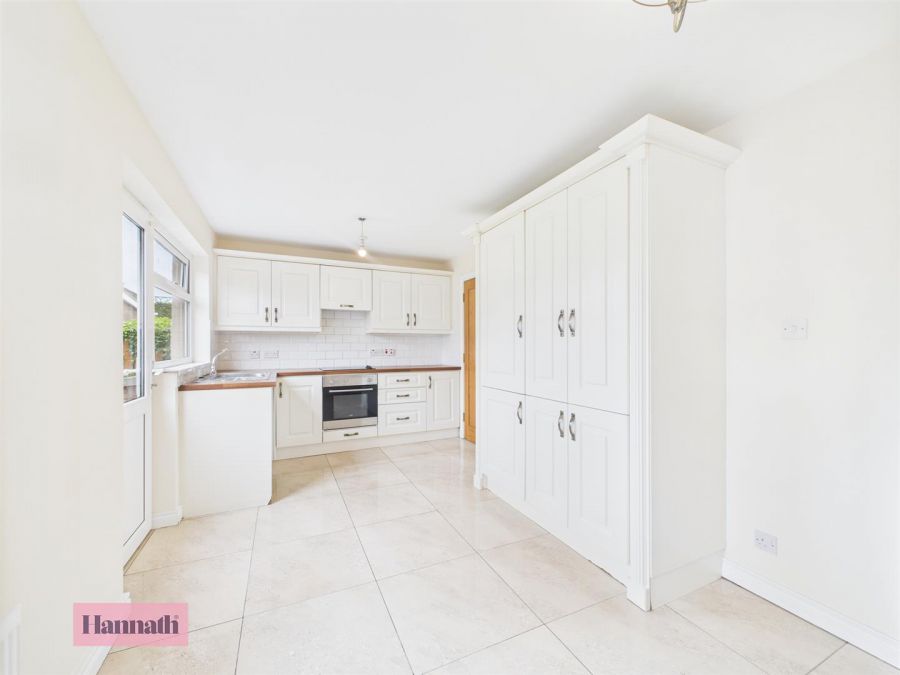18 Manderley Court 18 Manderley Court