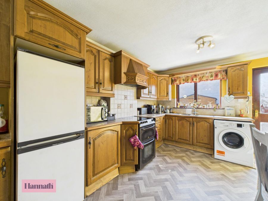 4 Breezemount Manor