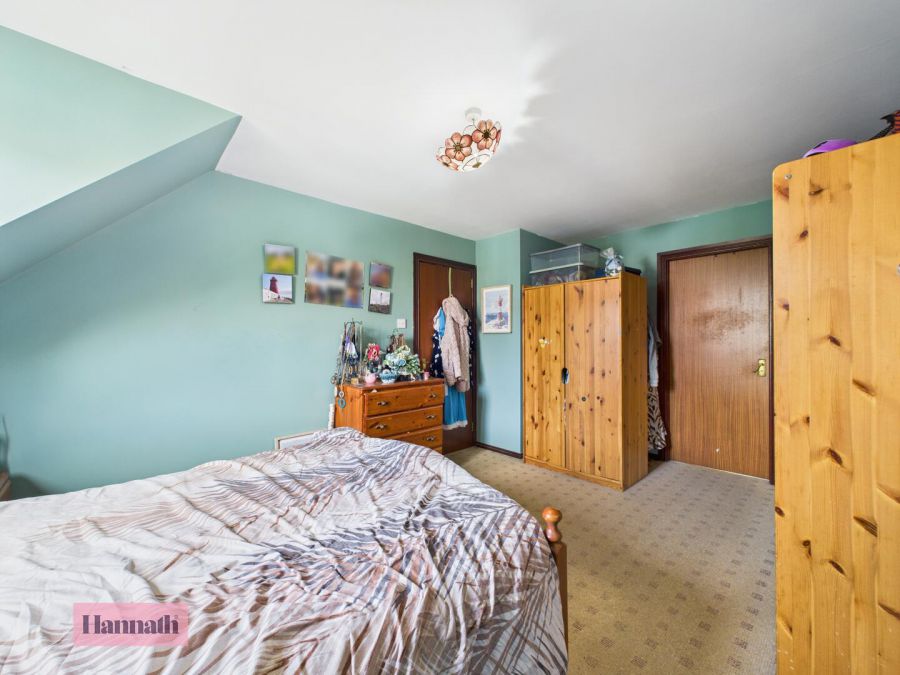 4 Breezemount Manor