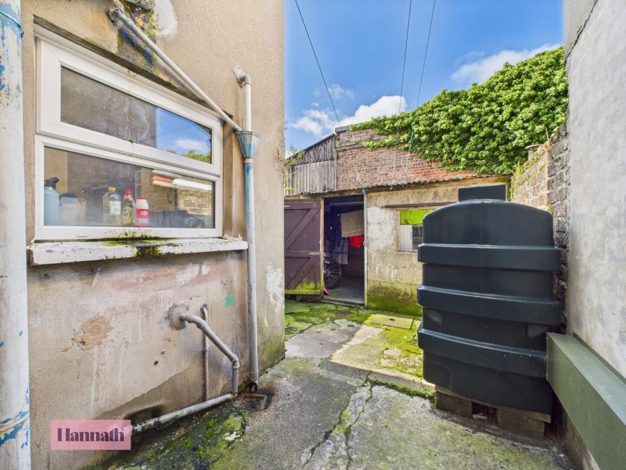 16 Mourneview Street