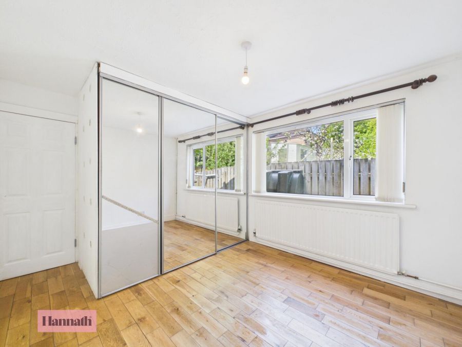 6 Glenhill Park