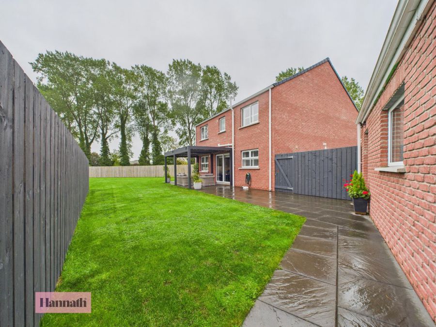 27 Nicholson Green