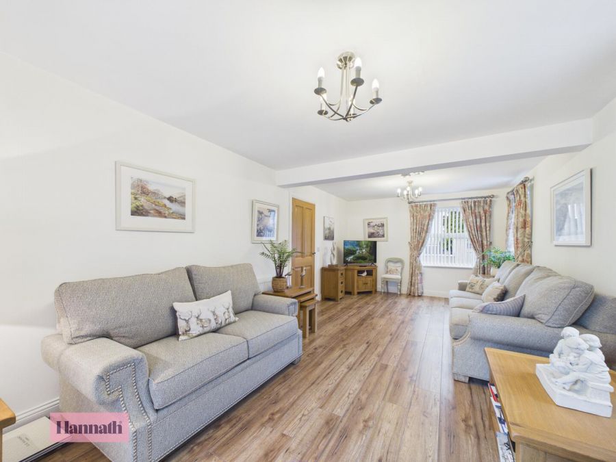 2 Salters Grange Manor