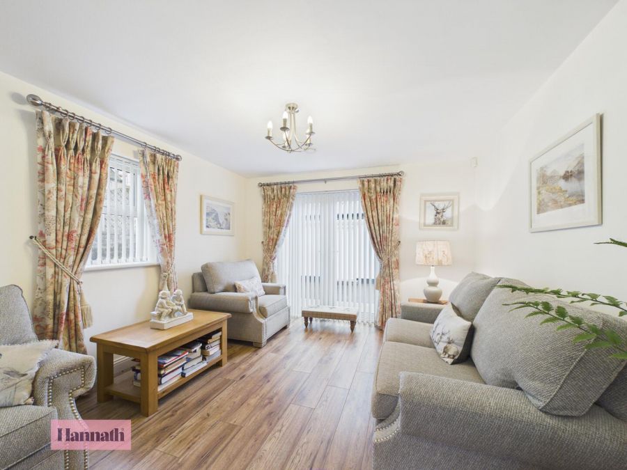 2 Salters Grange Manor