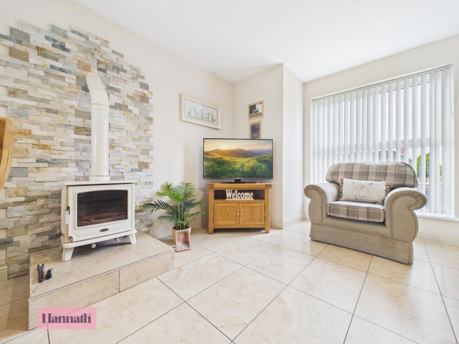 2 Salters Grange Manor
