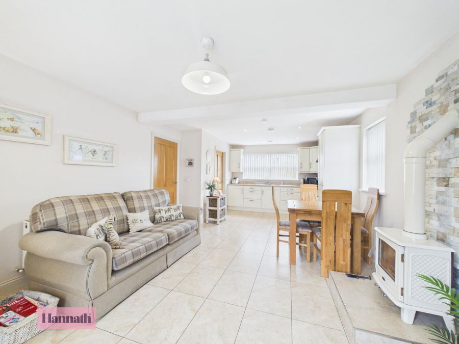 2 Salters Grange Manor