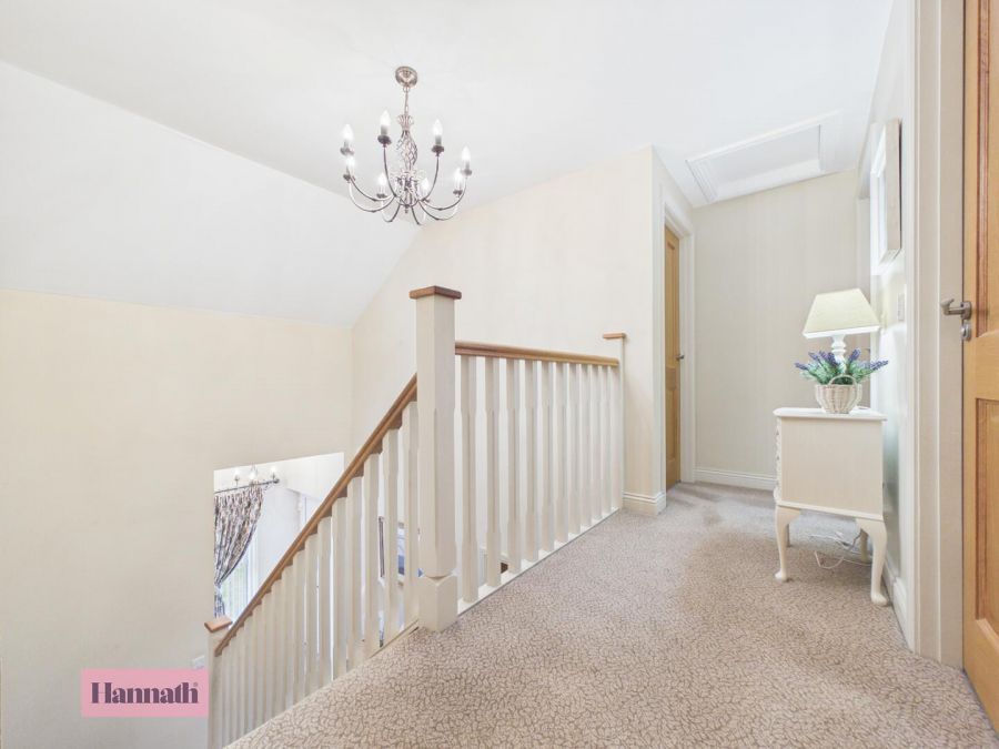 2 Salters Grange Manor