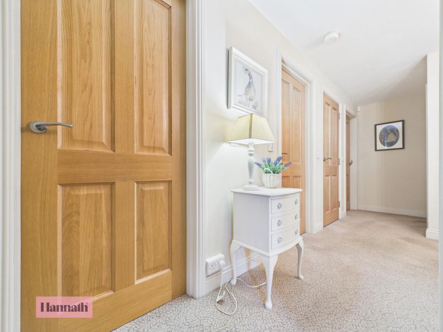 2 Salters Grange Manor