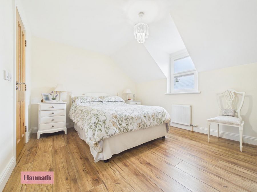 2 Salters Grange Manor