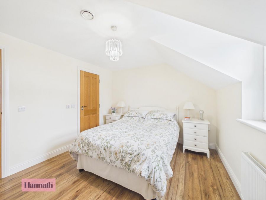 2 Salters Grange Manor