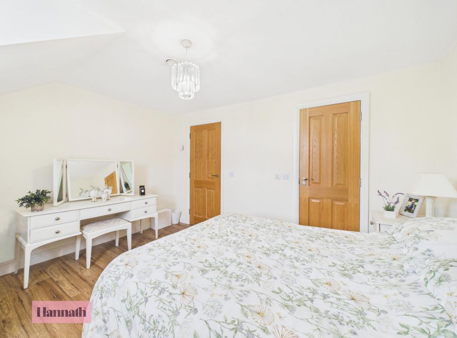 2 Salters Grange Manor
