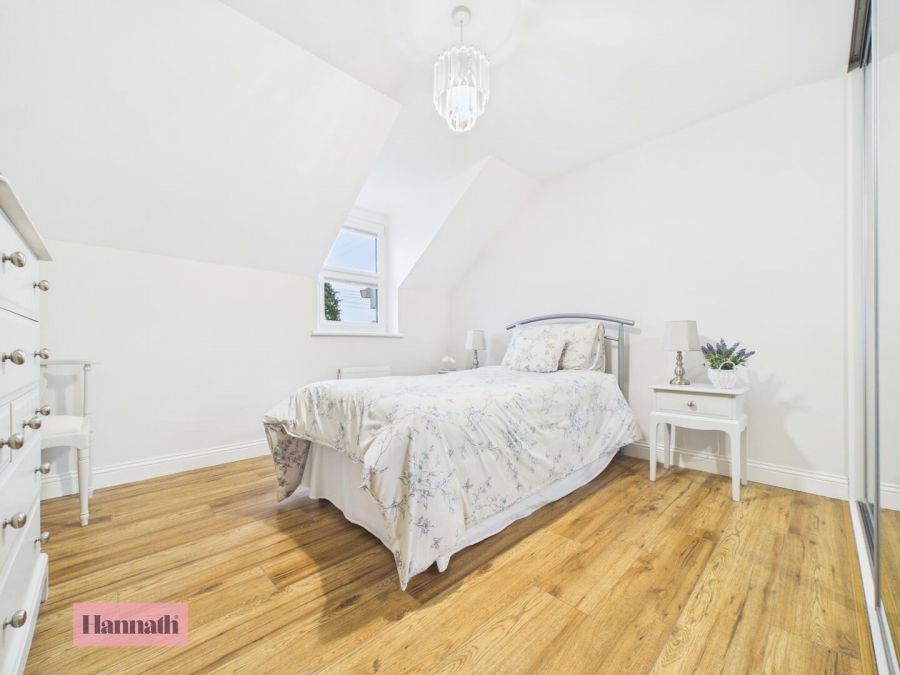 2 Salters Grange Manor