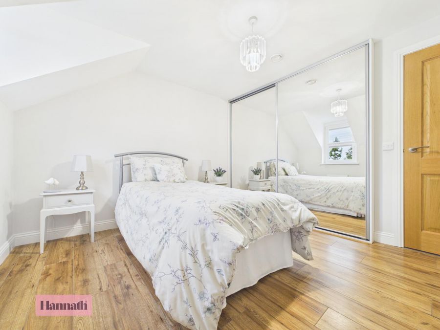 2 Salters Grange Manor