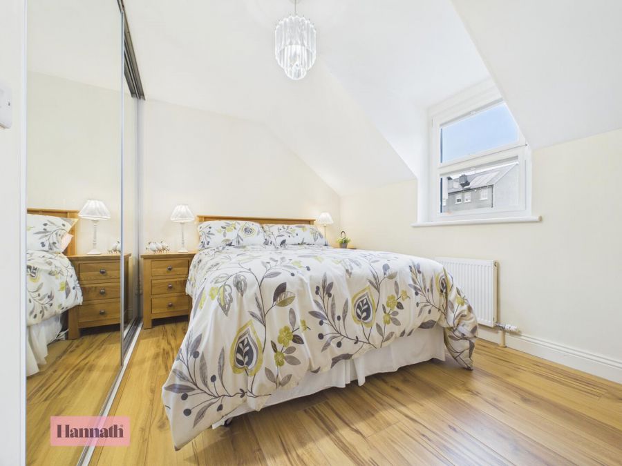 2 Salters Grange Manor