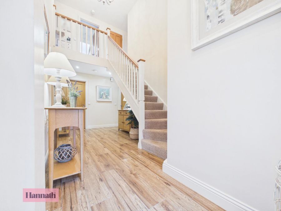2 Salters Grange Manor