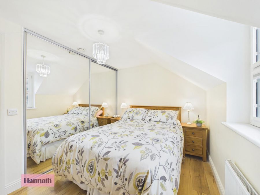 2 Salters Grange Manor